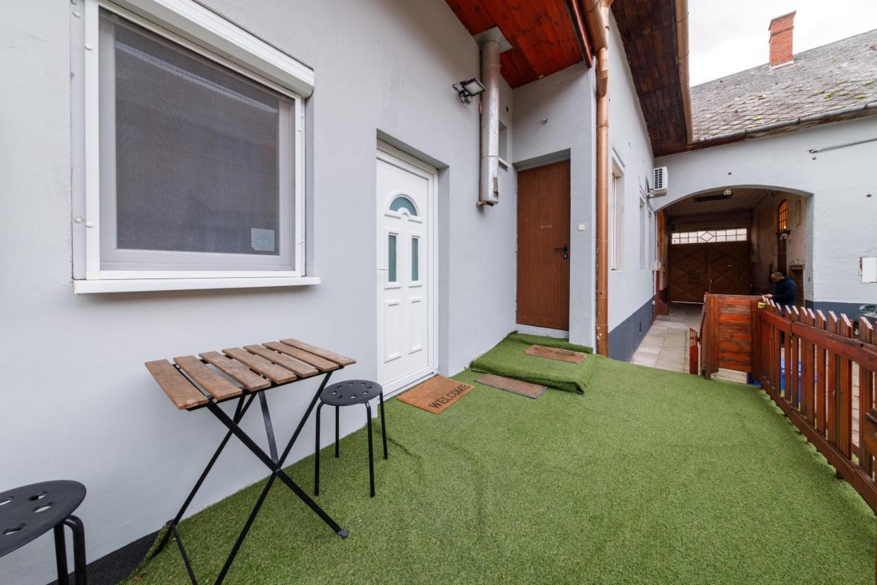 Cozy Modern Space At The Heart Of The City Debrecín Exteriér fotografie